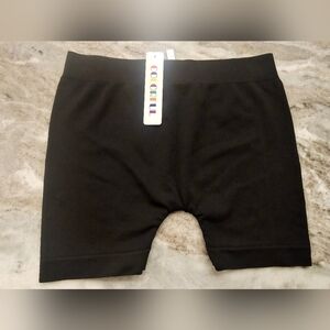 NWT! COLORFUL BLACK Seamless Booty Biker Shorts One Size SML